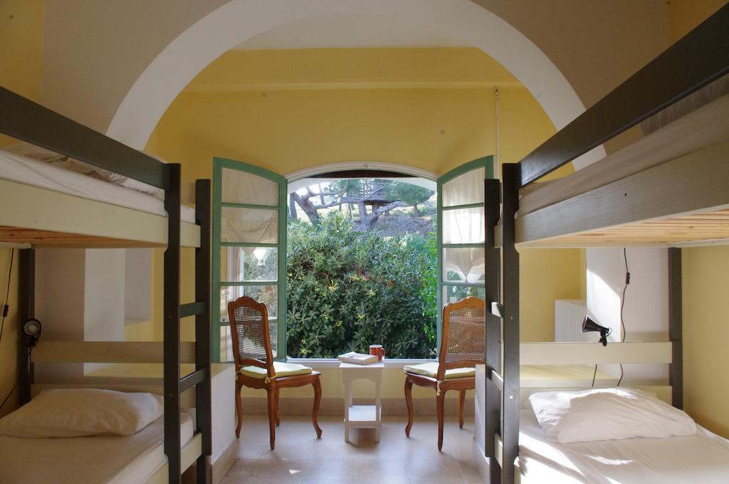 Cassis Hostel Bagian luar foto